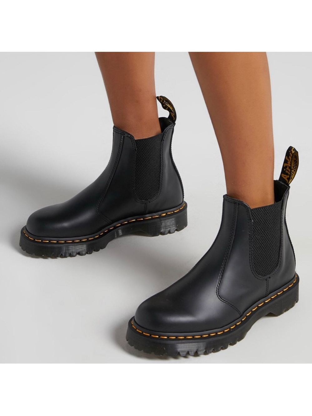 Dr. Martens Docs 2976 Bex Black Chelsea Lug Sole Boots Size 10 Smooth Leather